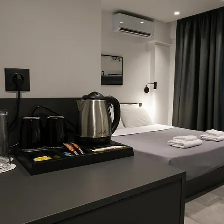 Bed & Breakfast White Trilogy 4*