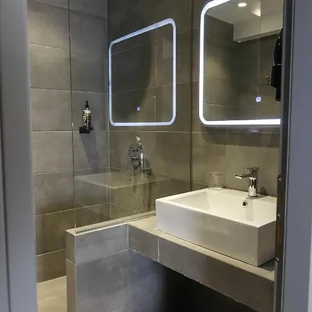 B&B White Trilogy 4*