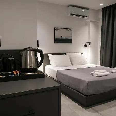 Bed & Breakfast White Trilogy 4*