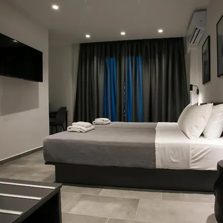 Bed & Breakfast White Trilogy 4*