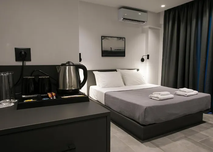 Bed & Breakfast White Trilogy 4*