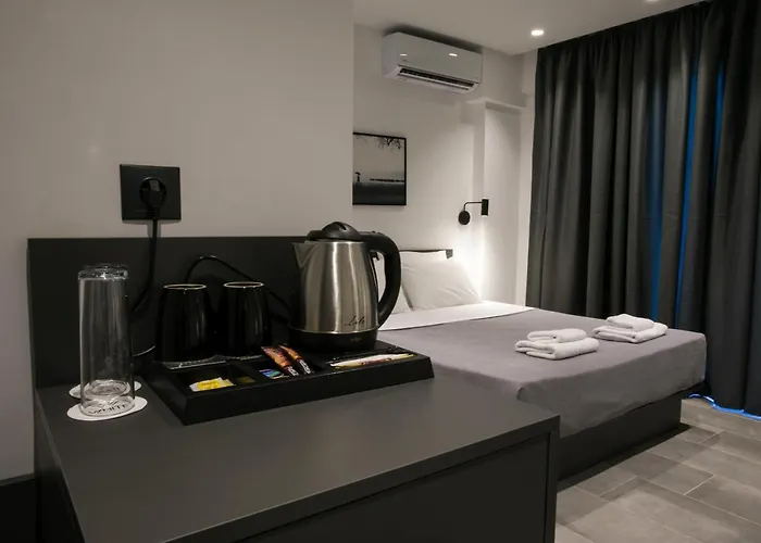 Bed & Breakfast White Trilogy 4*